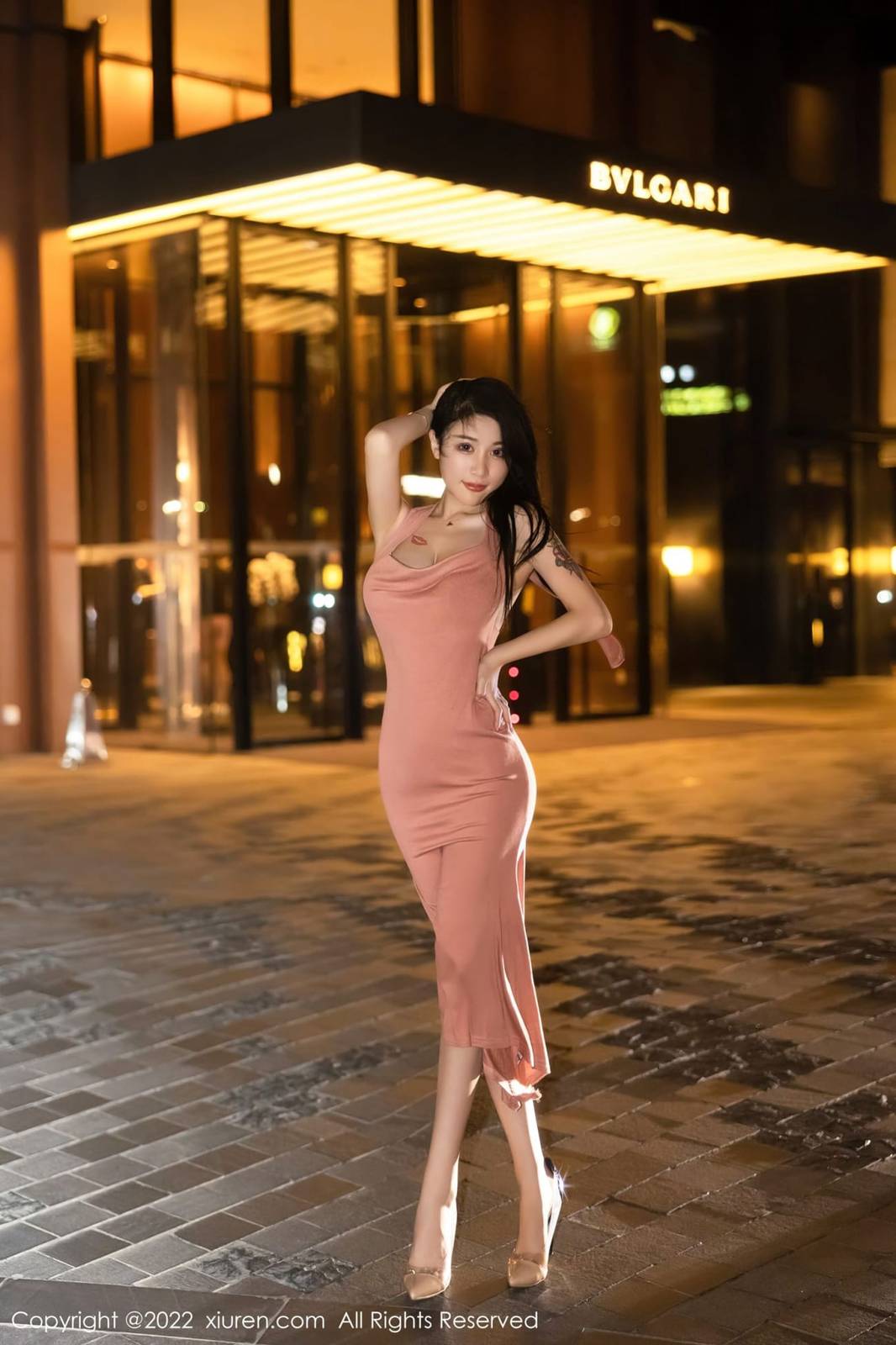 秀人网美女模特美七Mia淡红色连衣裙魅惑黑丝西双版纳旅拍-20