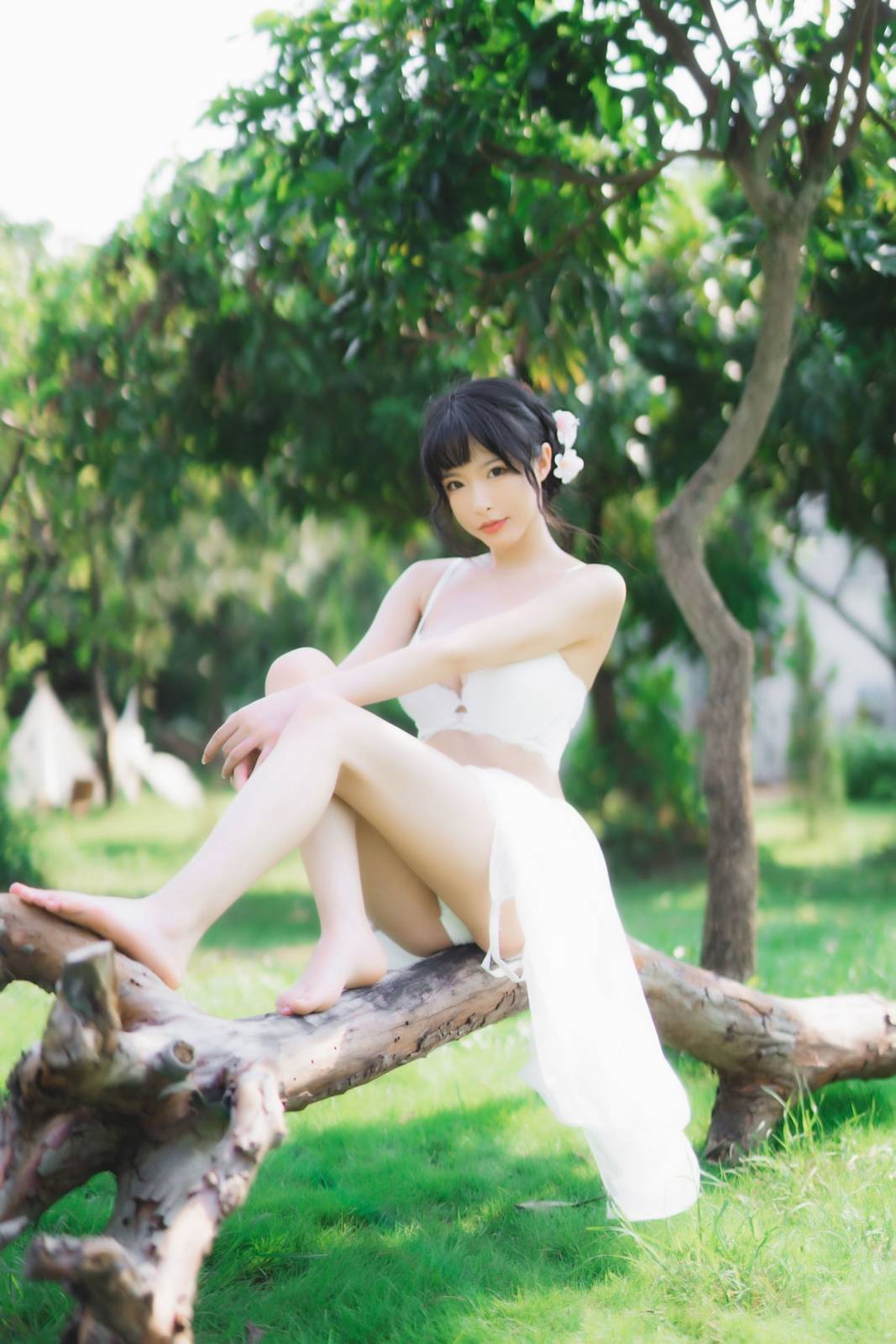 网红尤物清水由乃 - 白色蕾丝长裙花园场景户外写真-31