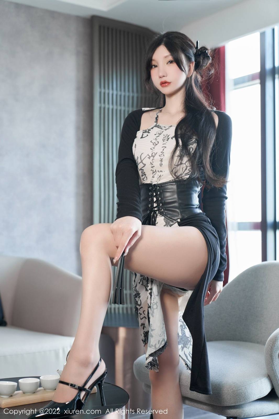 秀人网性感女神周于希Sally连衣裙搭配原色丝袜心愿旅拍-24