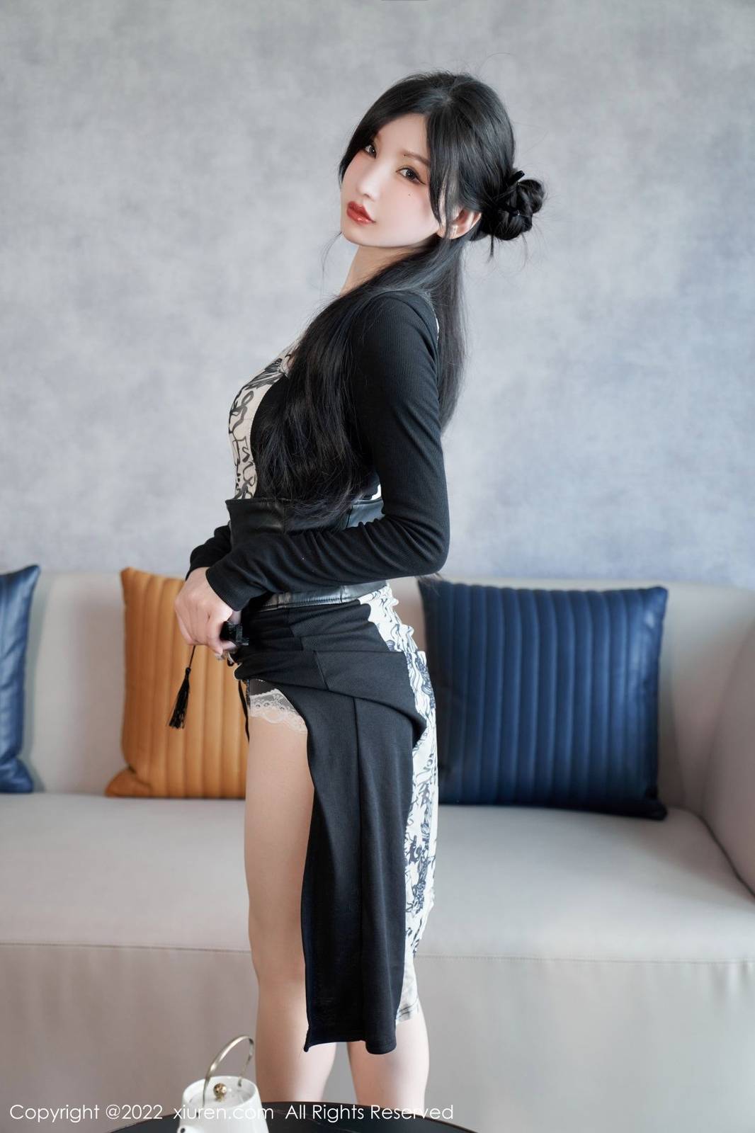 秀人网性感女神周于希Sally连衣裙搭配原色丝袜心愿旅拍-35