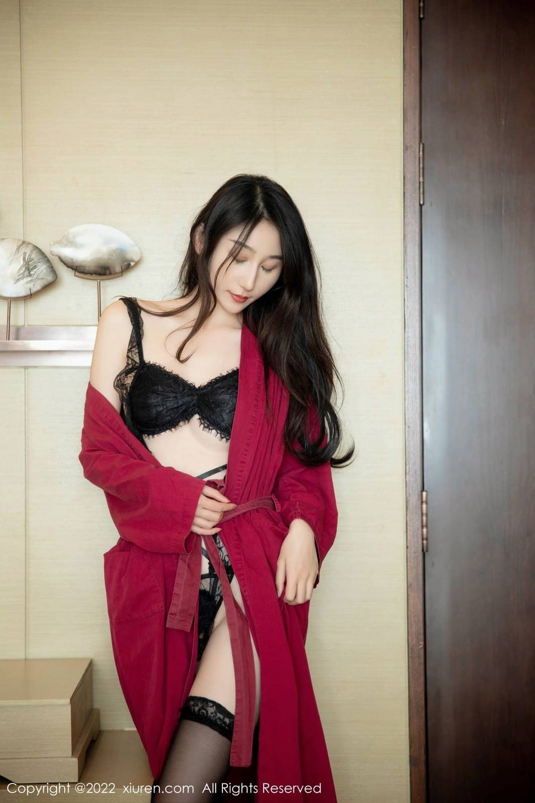 秀人网新人模特薇薇酱红色浴袍御姐气息妩媚动人首套写真-9