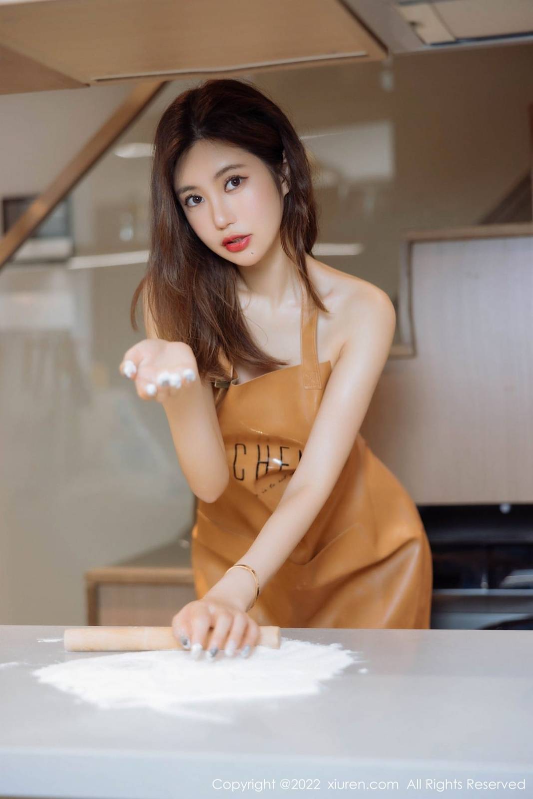 秀人网性感女神绮里嘉ula淡粉色连衣短裙搭配原色丝袜写真-19