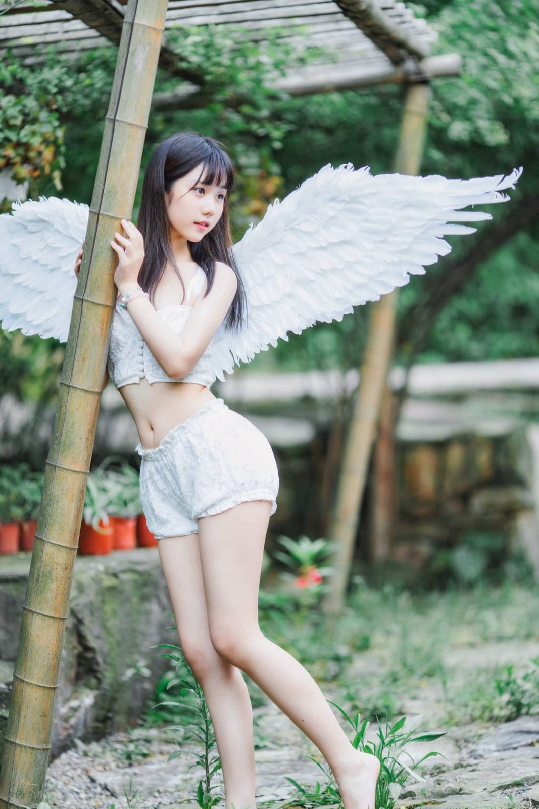 网络红人镜酱白色天使翅膀多套服饰黑长直清纯写真-6