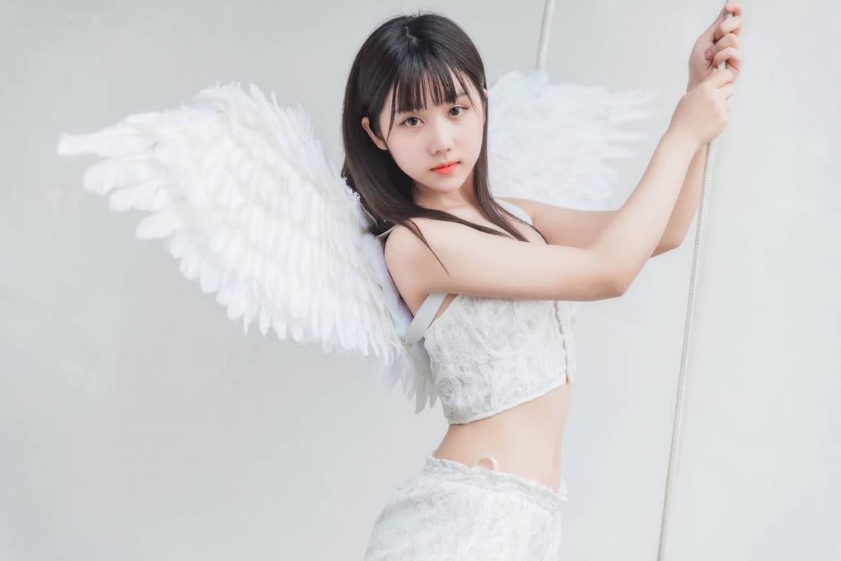 网络红人镜酱白色天使翅膀多套服饰黑长直清纯写真-10