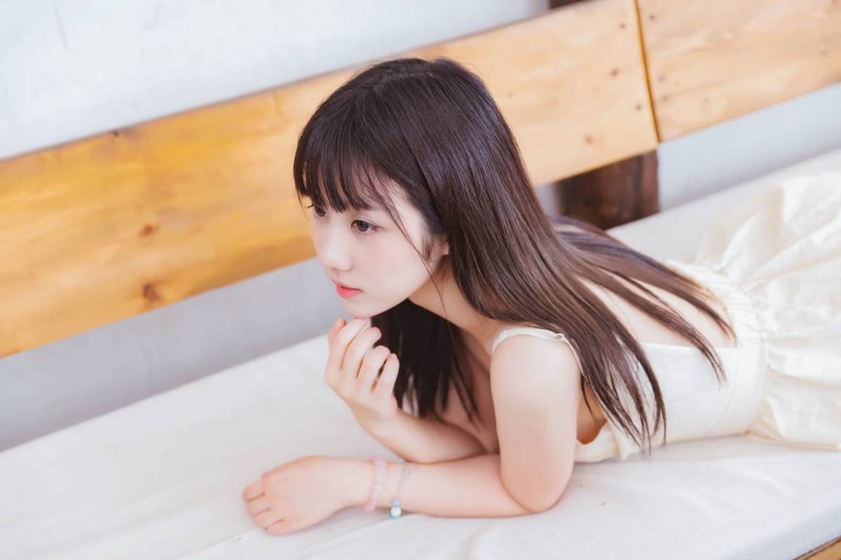 网络红人镜酱白色天使翅膀多套服饰黑长直清纯写真-20