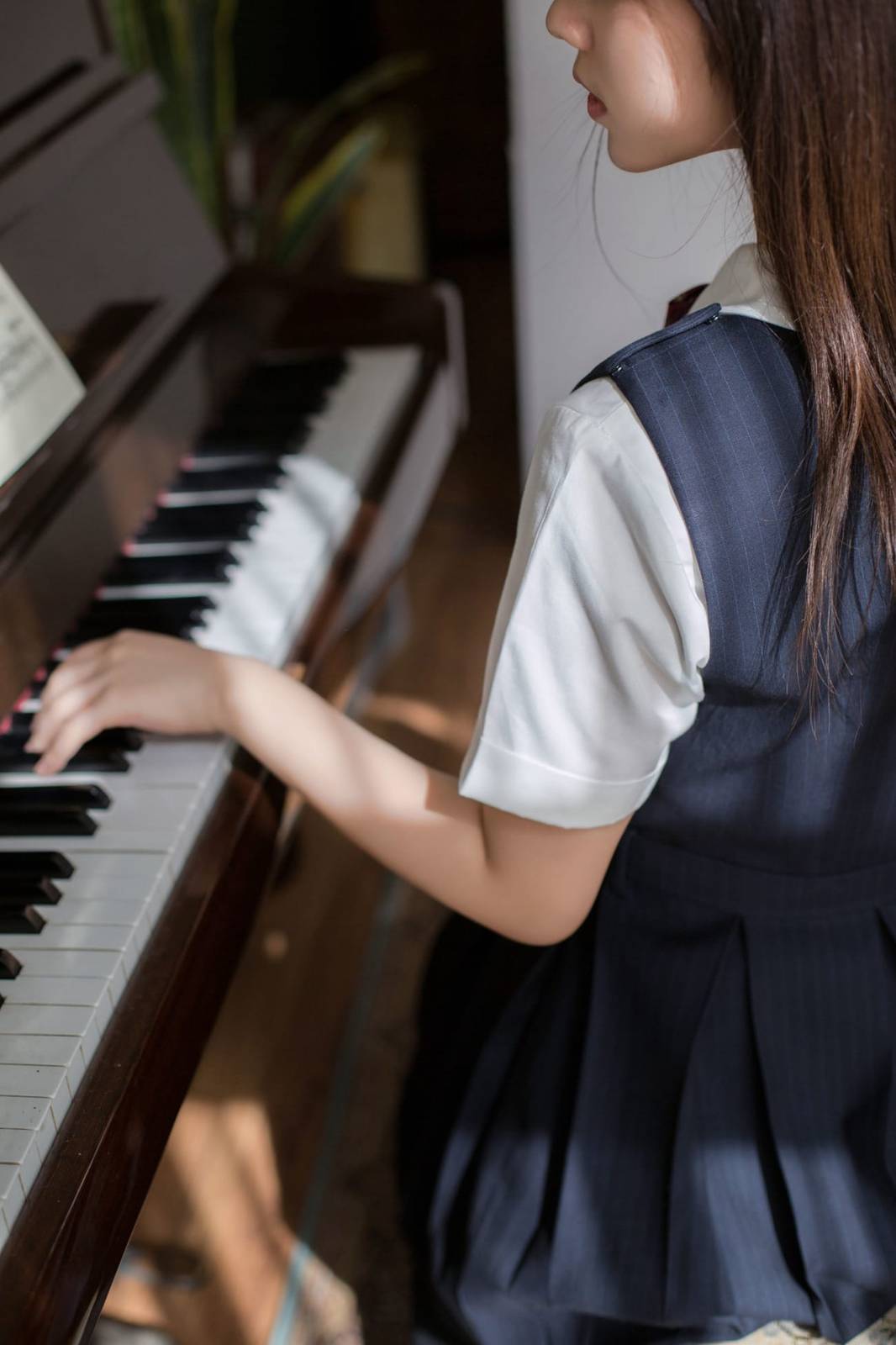 喵糖映画文静学妹镜酱校服着装黑长直系列居家写真-28