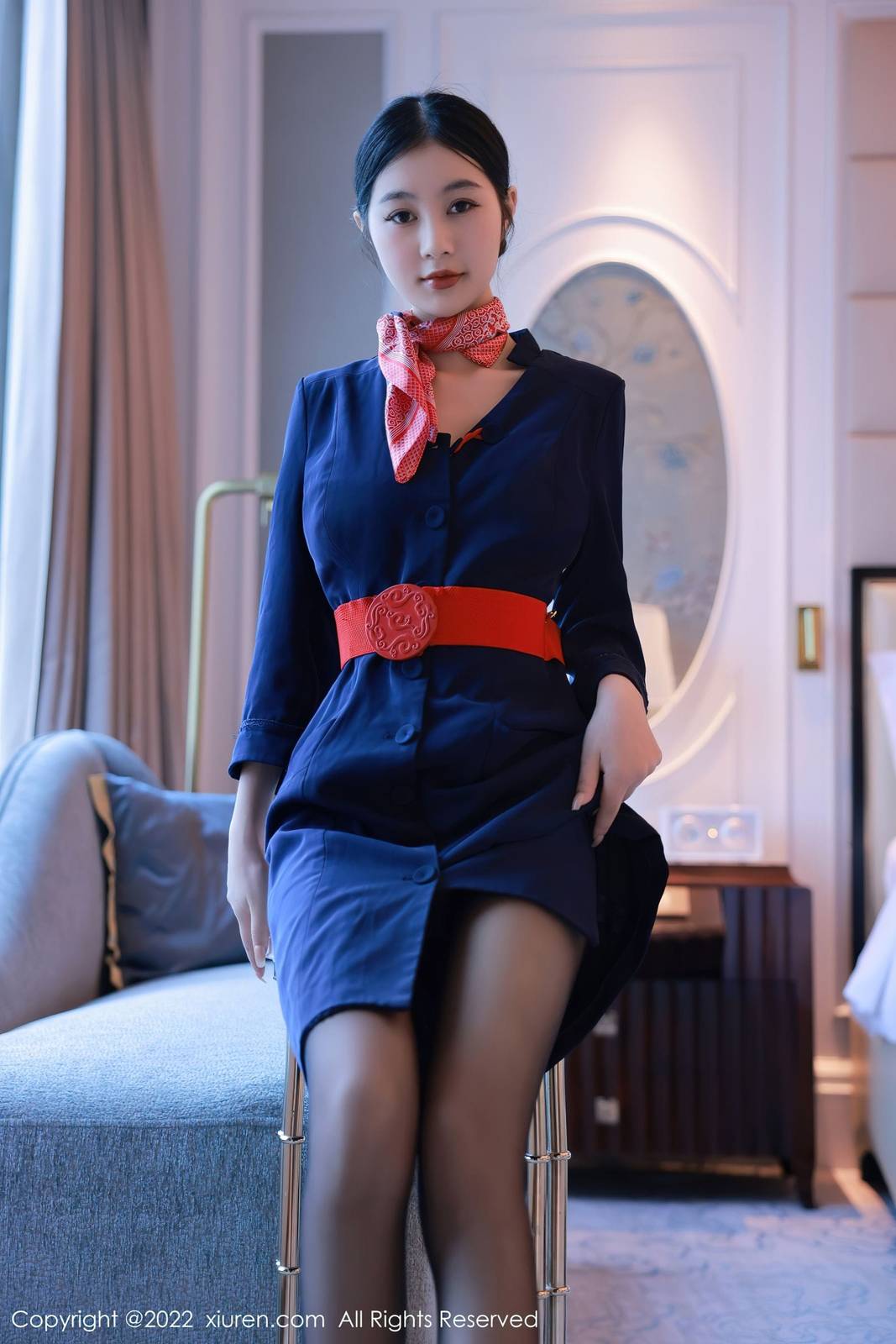 秀人网美女模特谢晚晚深蓝色空姐制服黑丝系列澳门旅拍-7