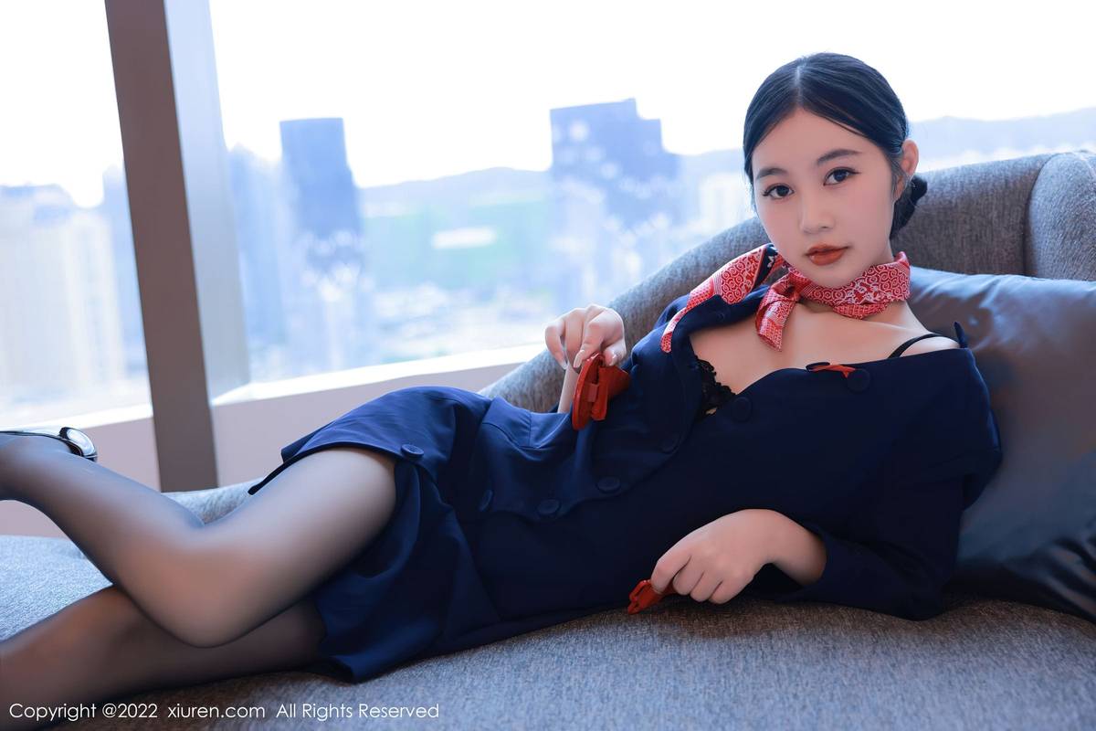 秀人网美女模特谢晚晚深蓝色空姐制服黑丝系列澳门旅拍-11
