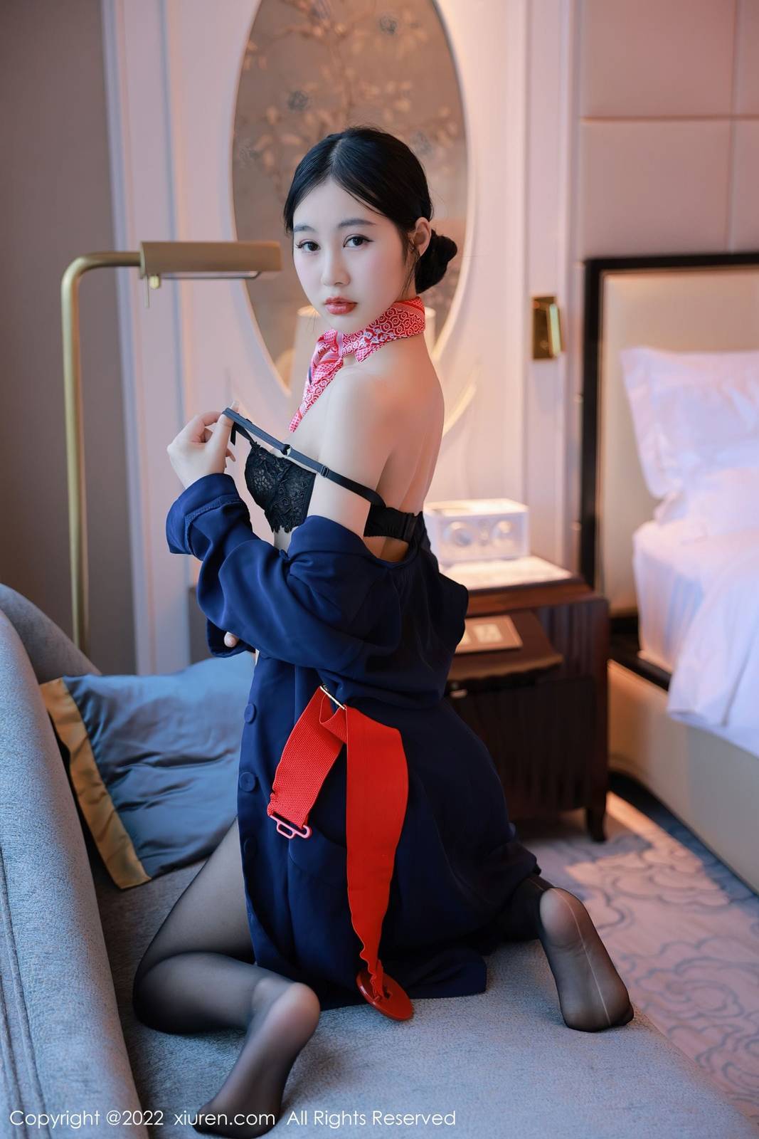 秀人网美女模特谢晚晚深蓝色空姐制服黑丝系列澳门旅拍-19