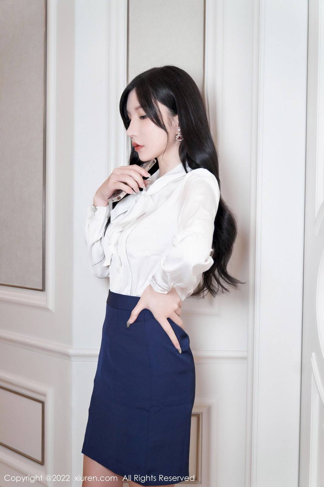 秀人网性感女神周于希Sally白色上衣搭配蓝色短裙心愿旅拍-5