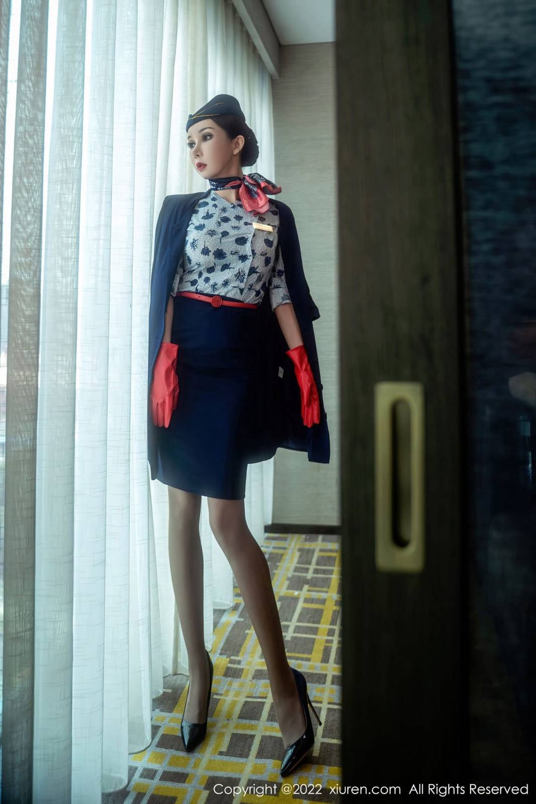 秀人网新人模特陈怡曼空乘制服黑丝系列活色生香性感写真-17