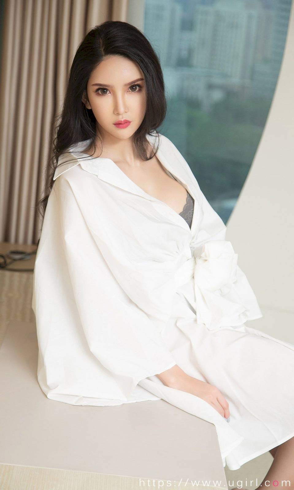 Ugirls爱尤物美女模特尤果球球墨绿衬衫白色睡衣私房写真-2