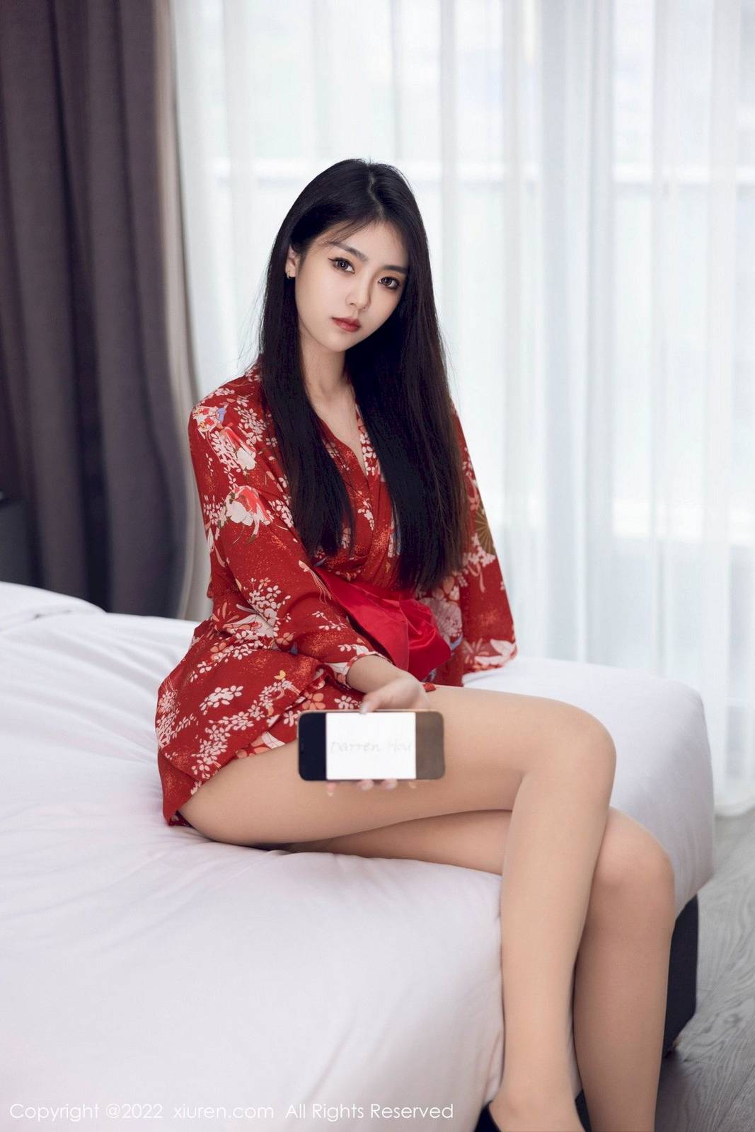 秀人网美女模特可乐Vicky红色服饰搭配原色丝袜性感写真
