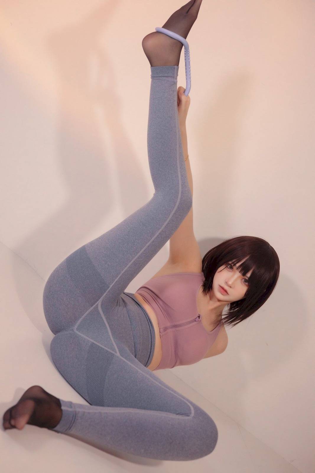 网络美女疯猫ss瑜伽运动装紧身秀白色情人节主题写真-13