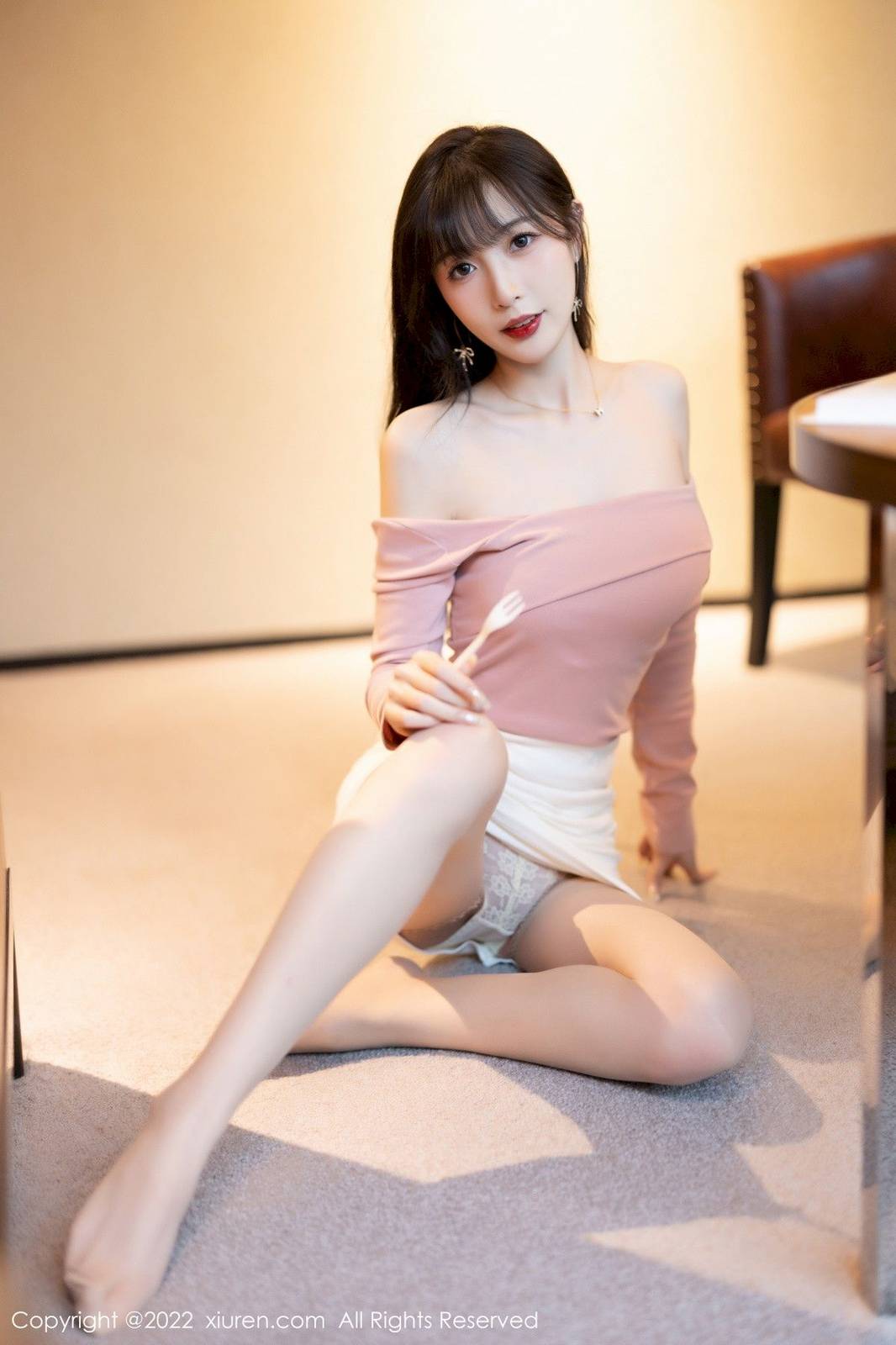 秀人网美女模特林星阑浅紫色上衣搭配白色短裙性感写真-24