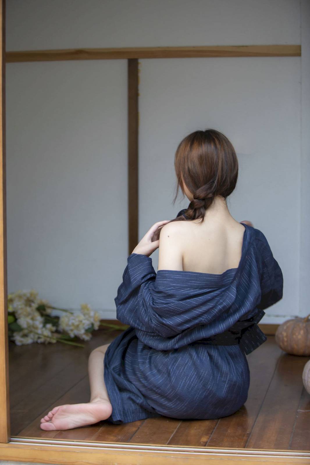 网络红人念雪ww素色和服慵懒神情COS蝶与刀美图-13