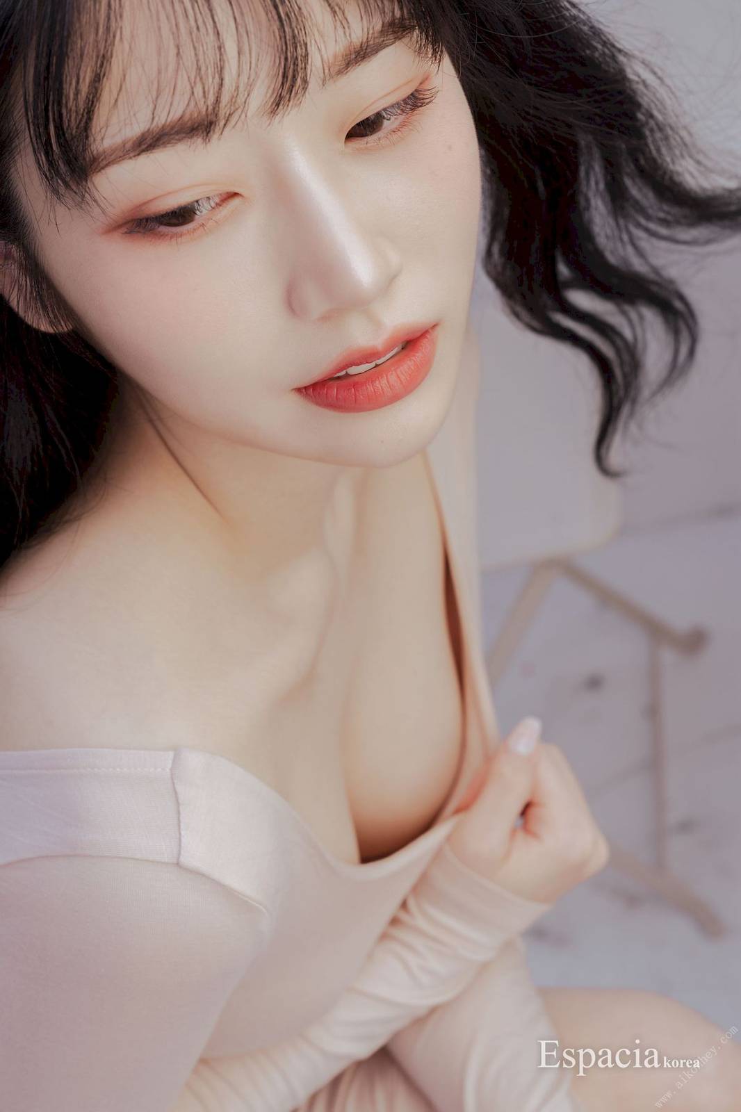 ESPACIAKOREA美女模特Saika素色长裙居家系列写真-5