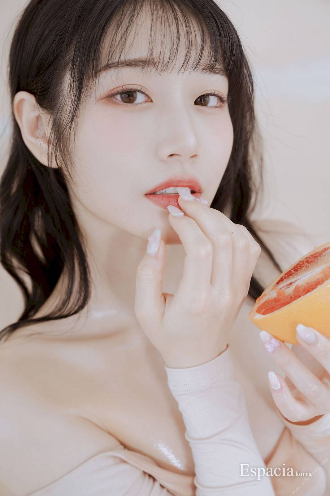 ESPACIAKOREA美女模特Saika素色长裙居家系列写真-13