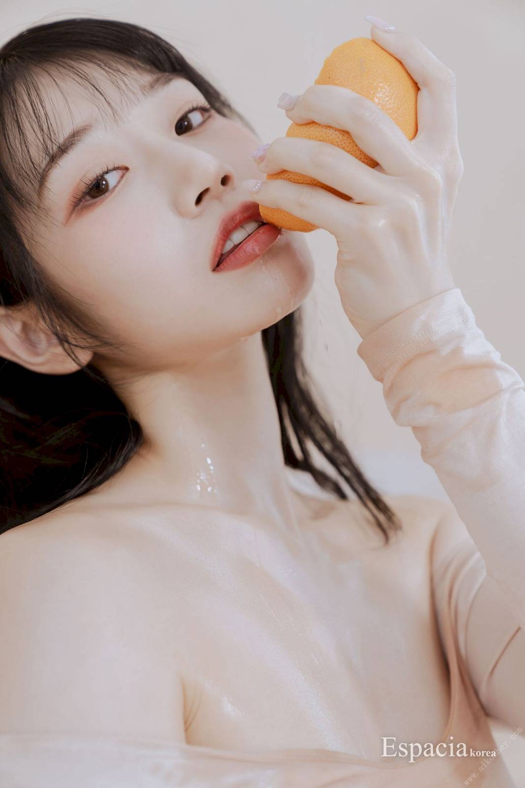 ESPACIAKOREA美女模特Saika素色长裙居家系列写真-14