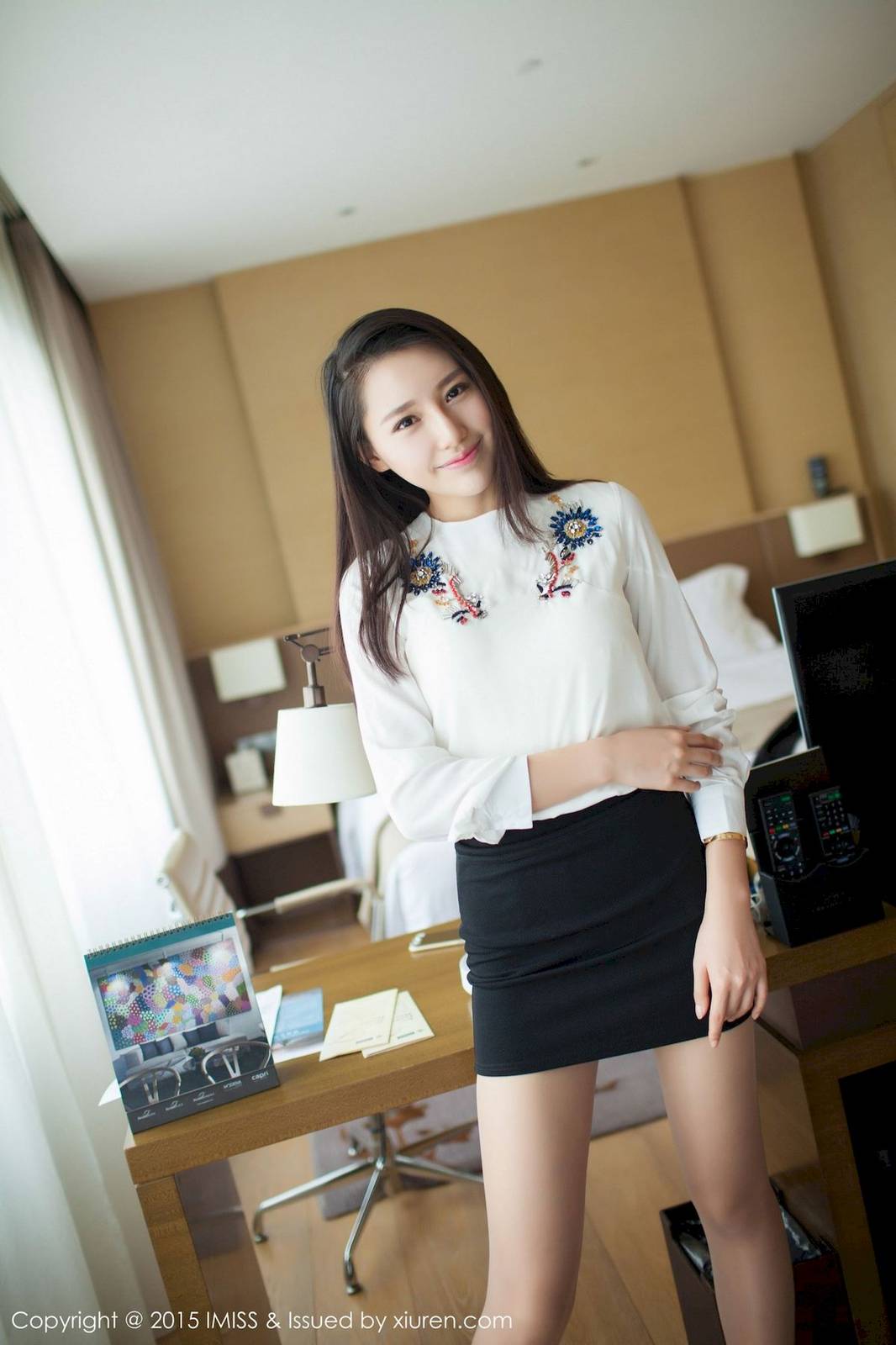 爱蜜社IMiss大长腿美女刘奕宁Lynn多套服饰丝袜OL系列写真-15