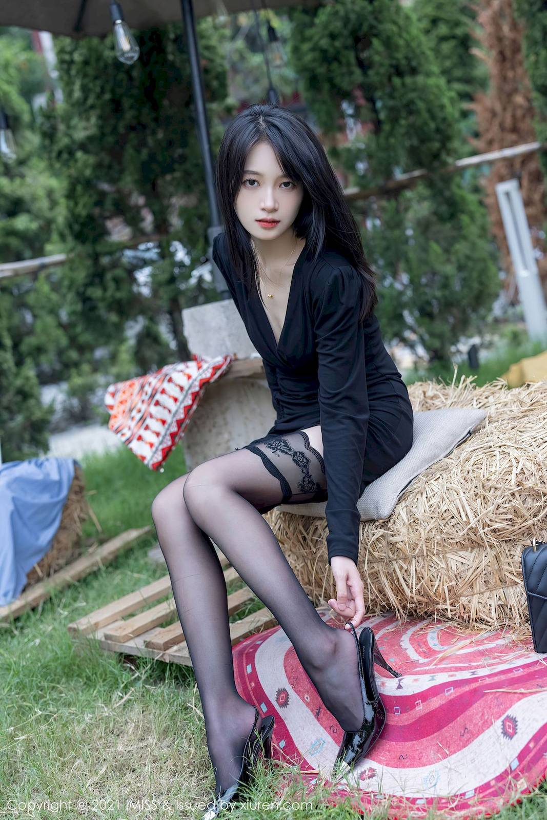 爱蜜社IMiss模特@Lynn刘奕宁@Rossi夕阳里骑马合辑写真-5