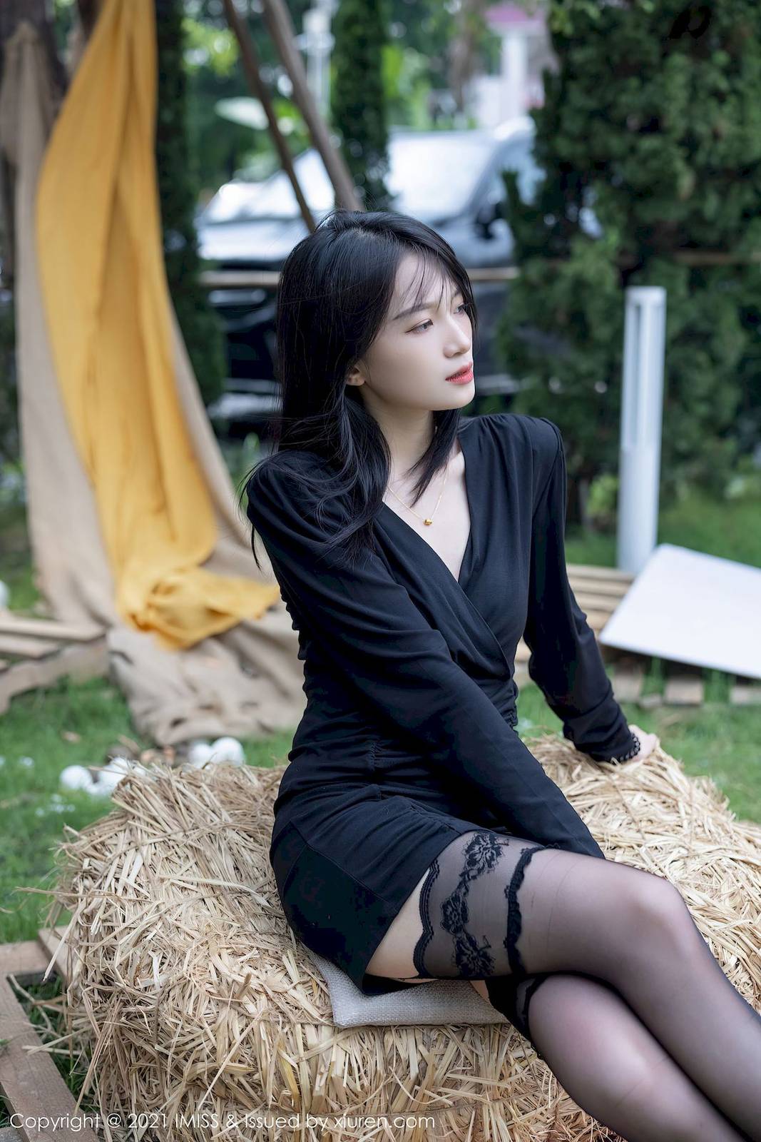 爱蜜社IMiss模特@Lynn刘奕宁@Rossi夕阳里骑马合辑写真-36