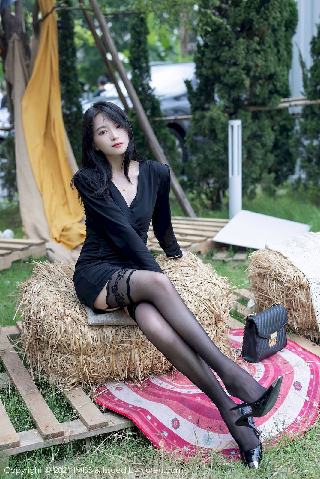 爱蜜社IMiss模特@Lynn刘奕宁@Rossi夕阳里骑马合辑写真-35