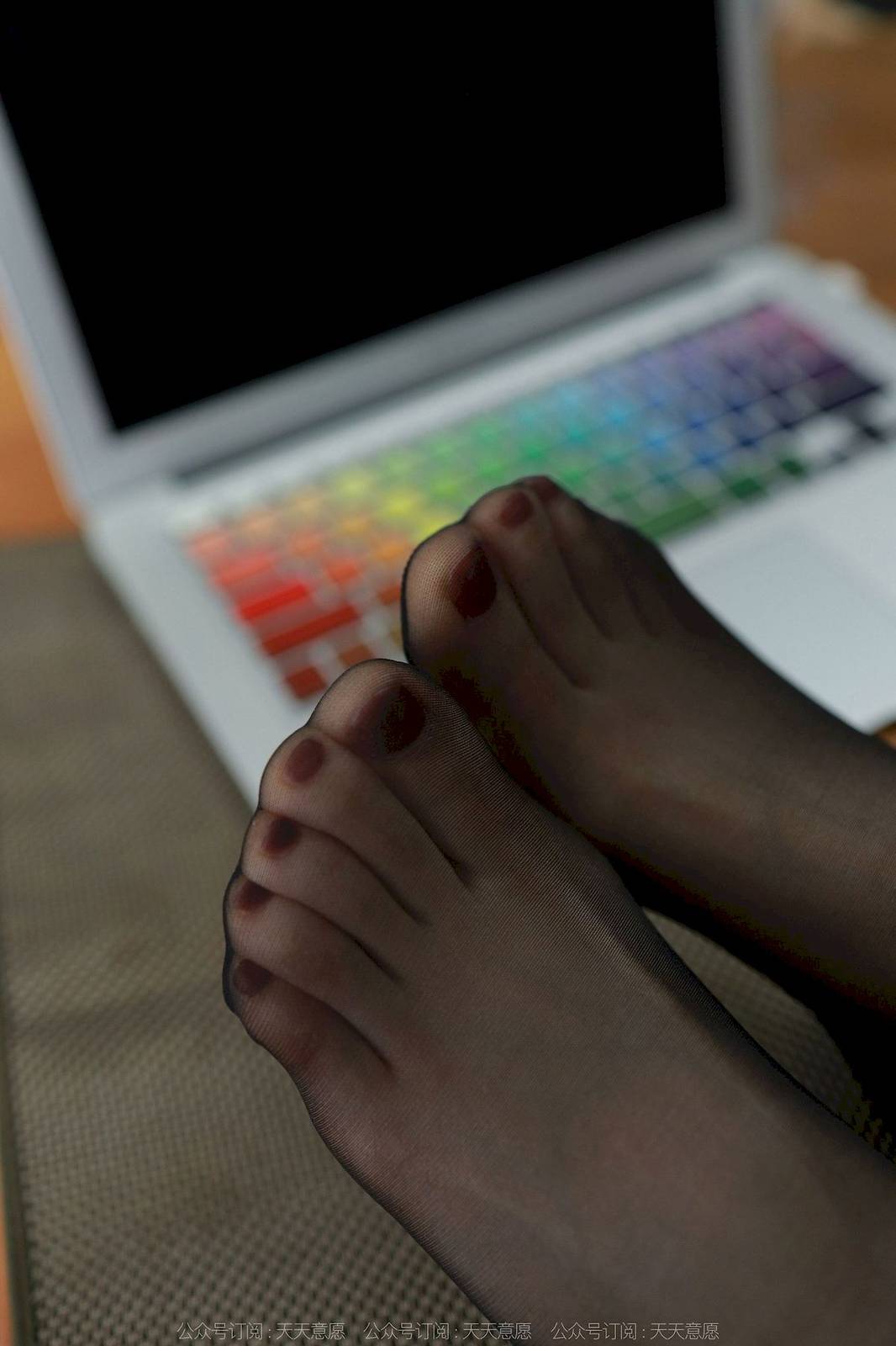 IESS异思趣向模特小婕夏日清凉装扮搭配黑丝美腿写真-77