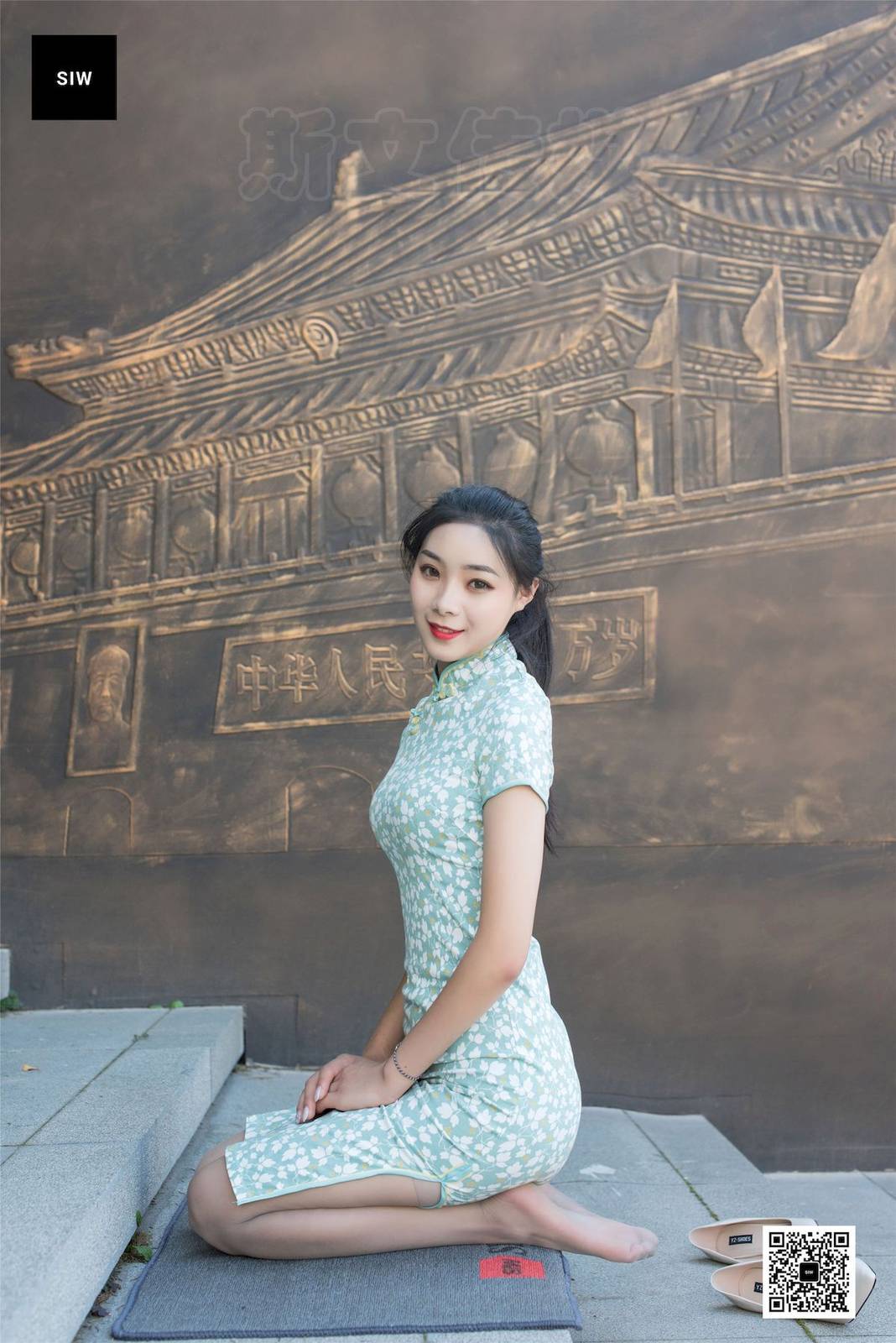 SIW斯文传媒模特乐饮国楼旗袍肉色丝袜玉足系列街拍-50