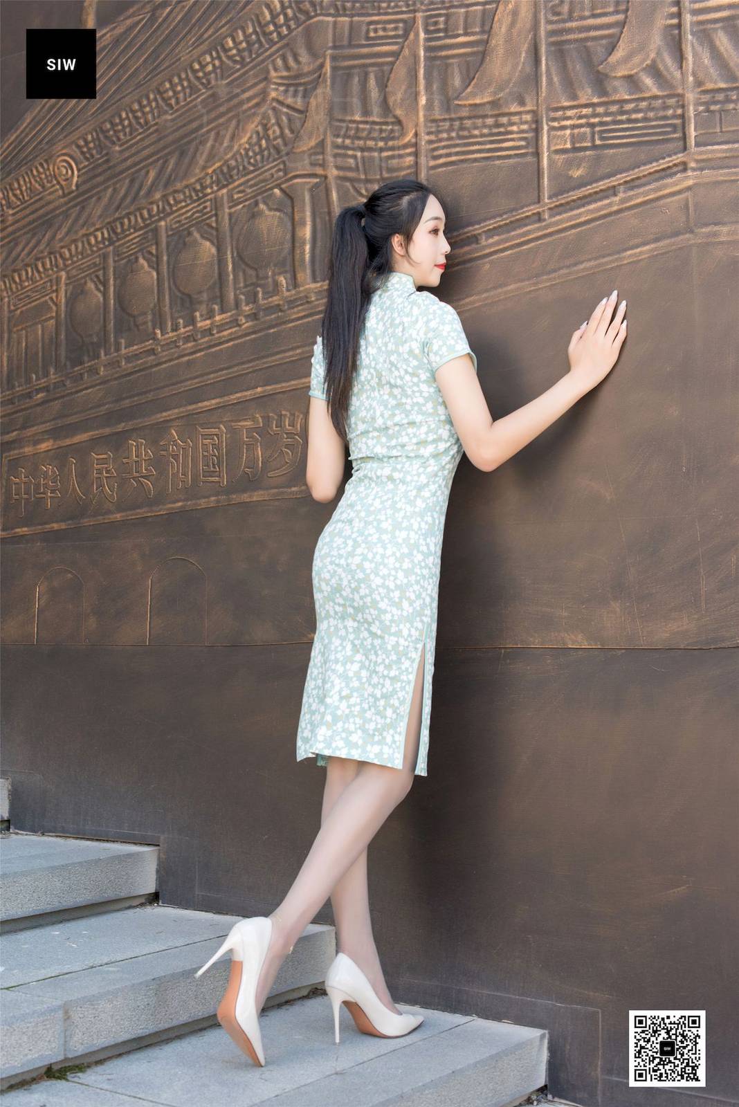 SIW斯文传媒模特乐饮国楼旗袍肉色丝袜玉足系列街拍-61