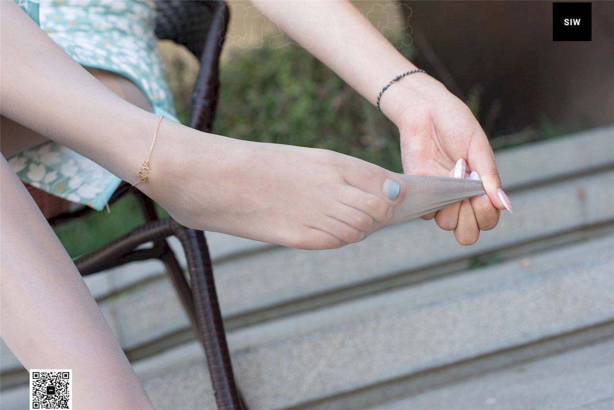 SIW斯文传媒模特乐饮国楼旗袍肉色丝袜玉足系列街拍-68