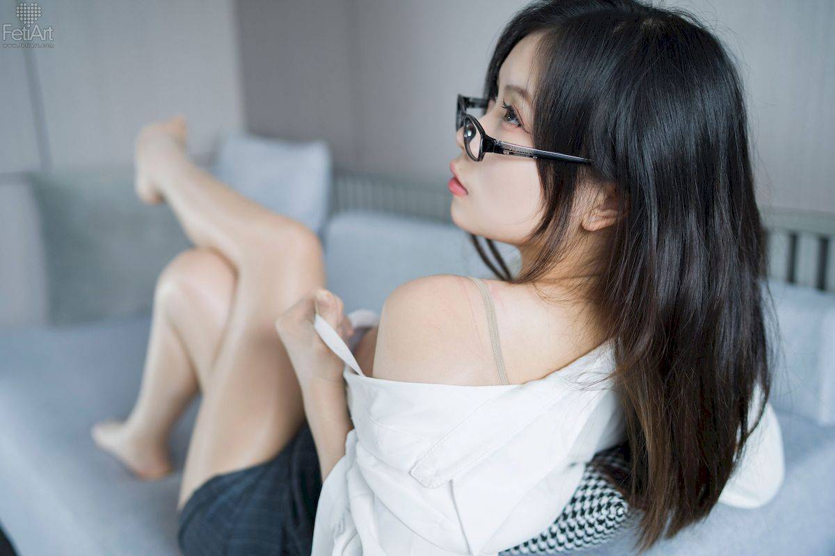 尚物集FetiArt嫩模Yoru白衬衫眼镜OL原色丝袜系列写真-35