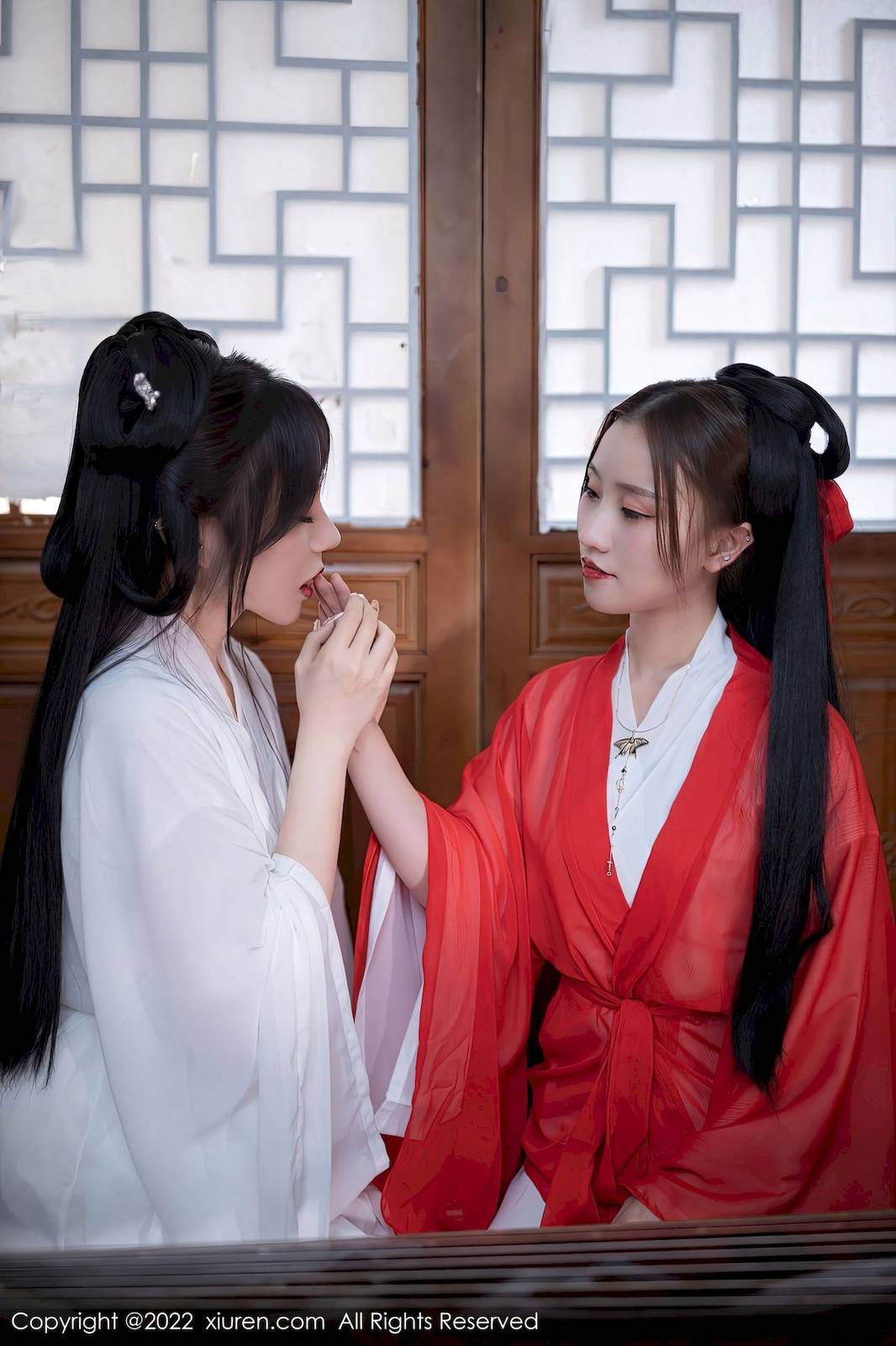 秀人网美女姐妹花鱼子酱Fish白红古装服饰迷人丽质旅拍-18