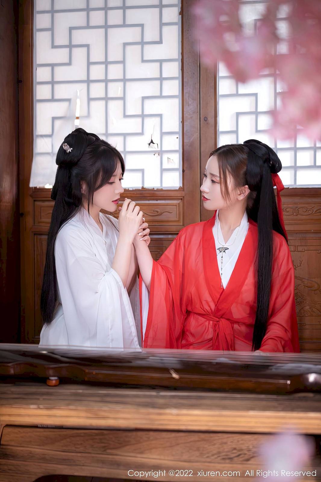 秀人网美女姐妹花鱼子酱Fish白红古装服饰迷人丽质旅拍-17