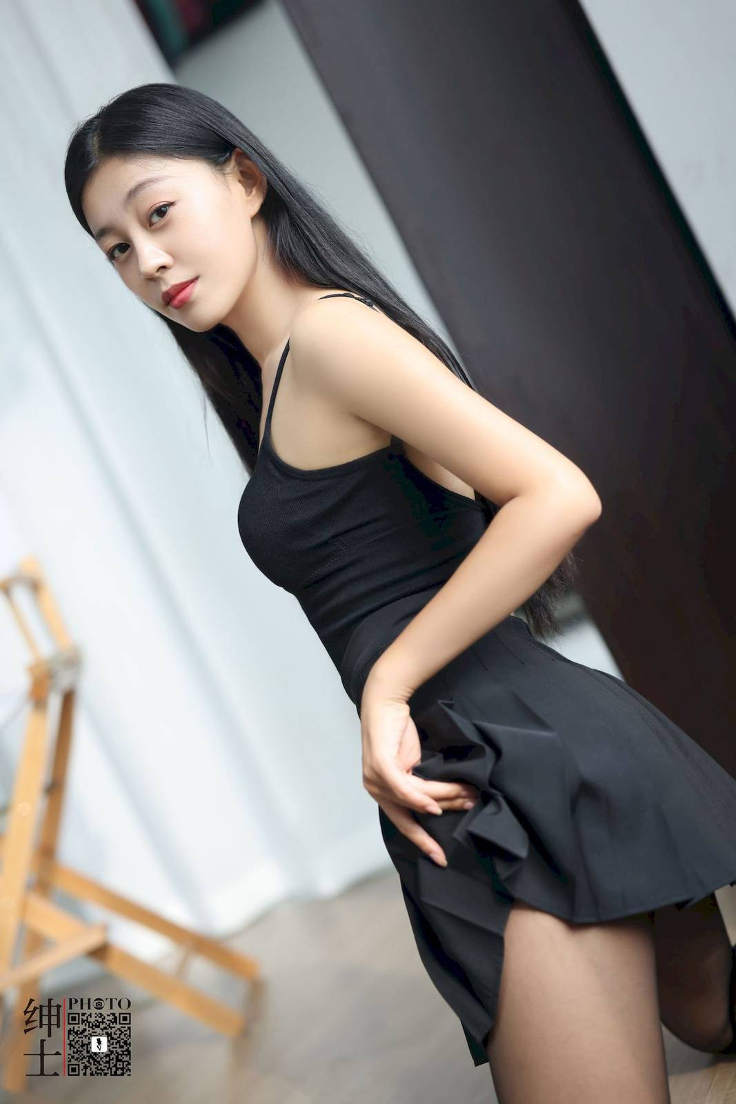 绅士约拍腿模亚楠黑色服饰搭配黑丝丝足性感美图-17