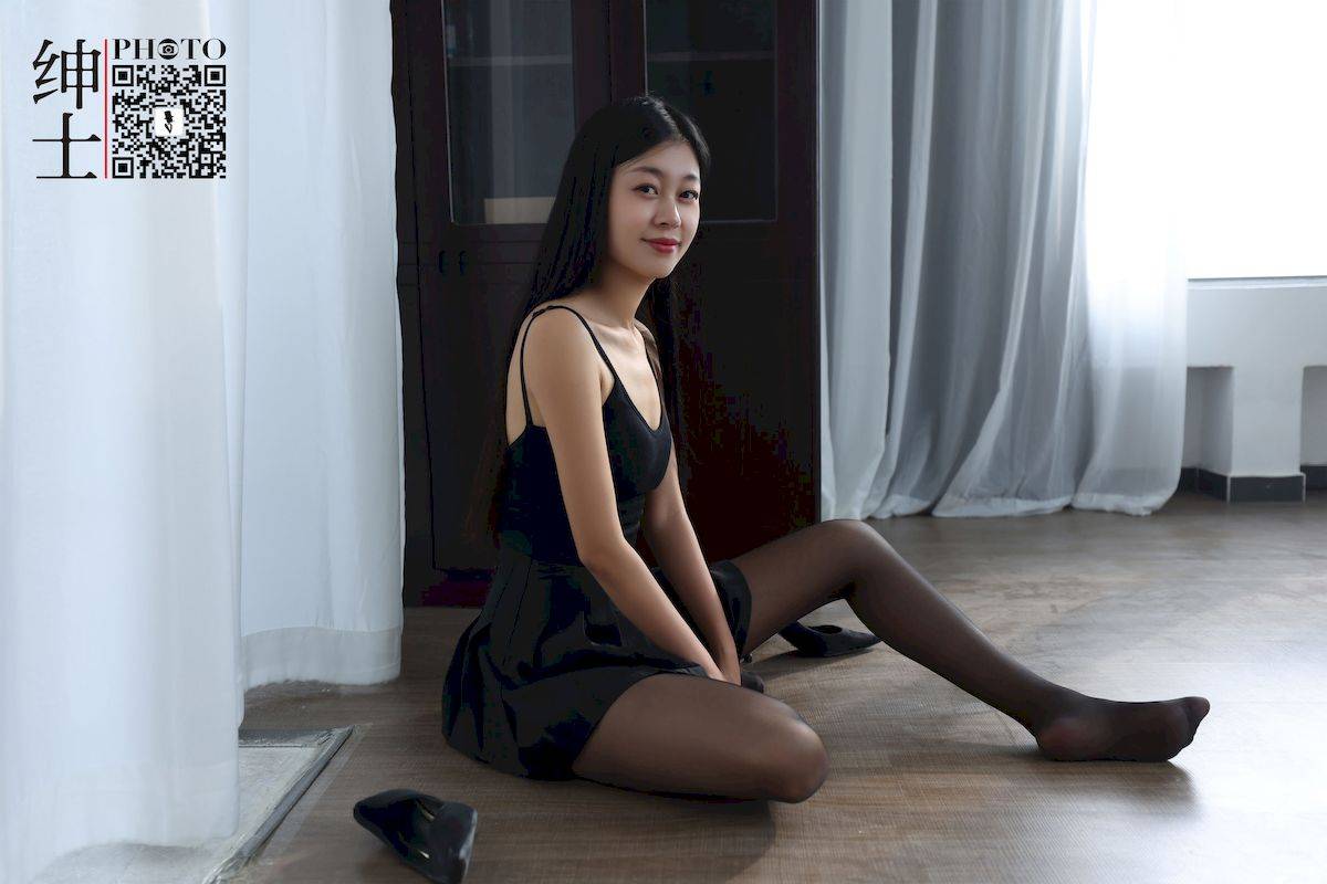 绅士约拍腿模亚楠黑色服饰搭配黑丝丝足性感美图-21