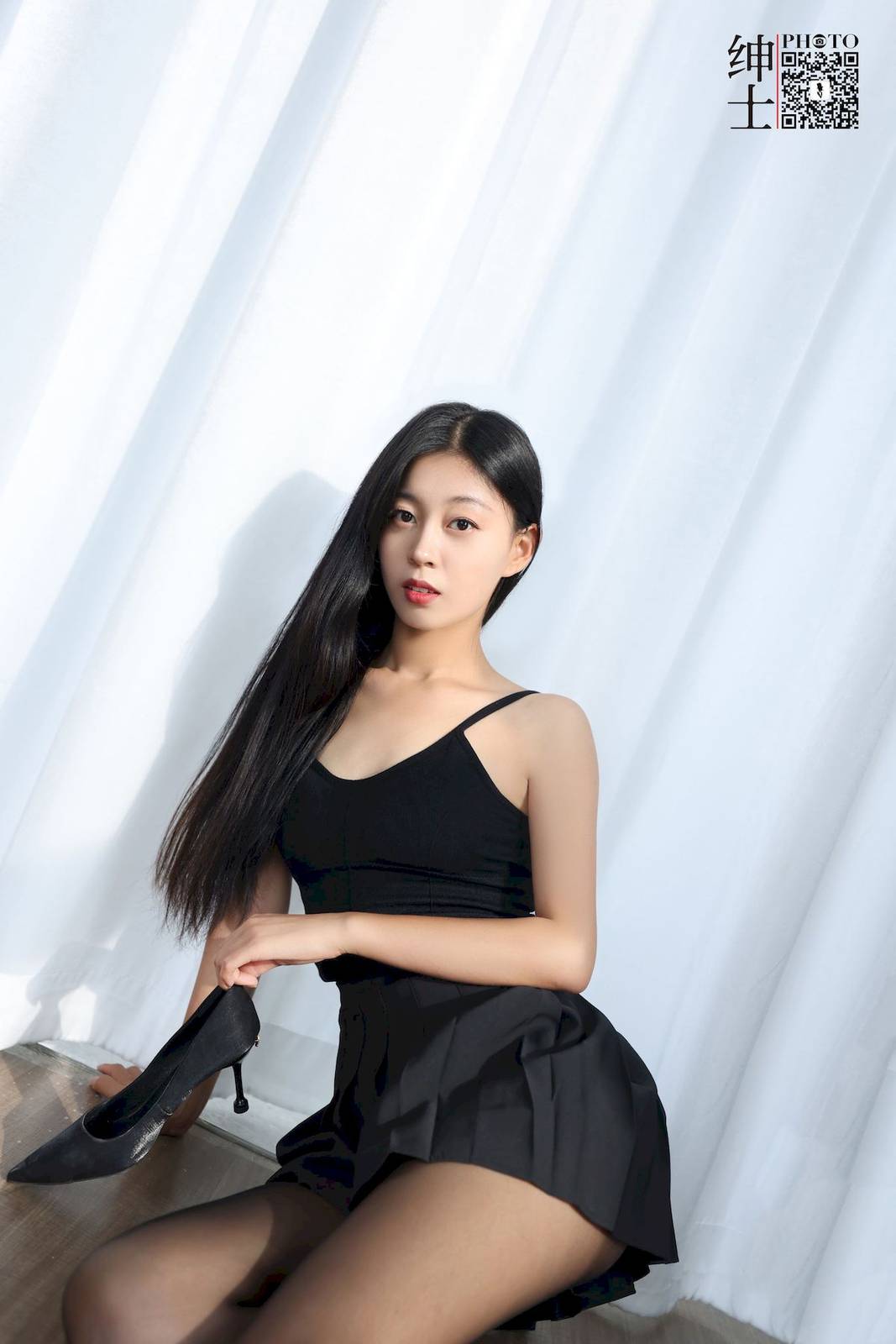 绅士约拍腿模亚楠黑色服饰搭配黑丝丝足性感美图-37