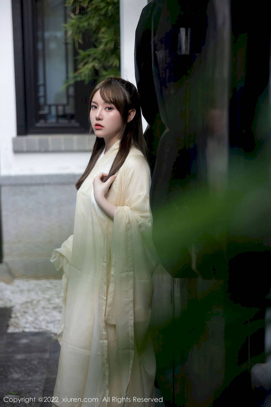 秀人网美女模特豆瓣酱白色古装服饰丰腴身材性感写真-7