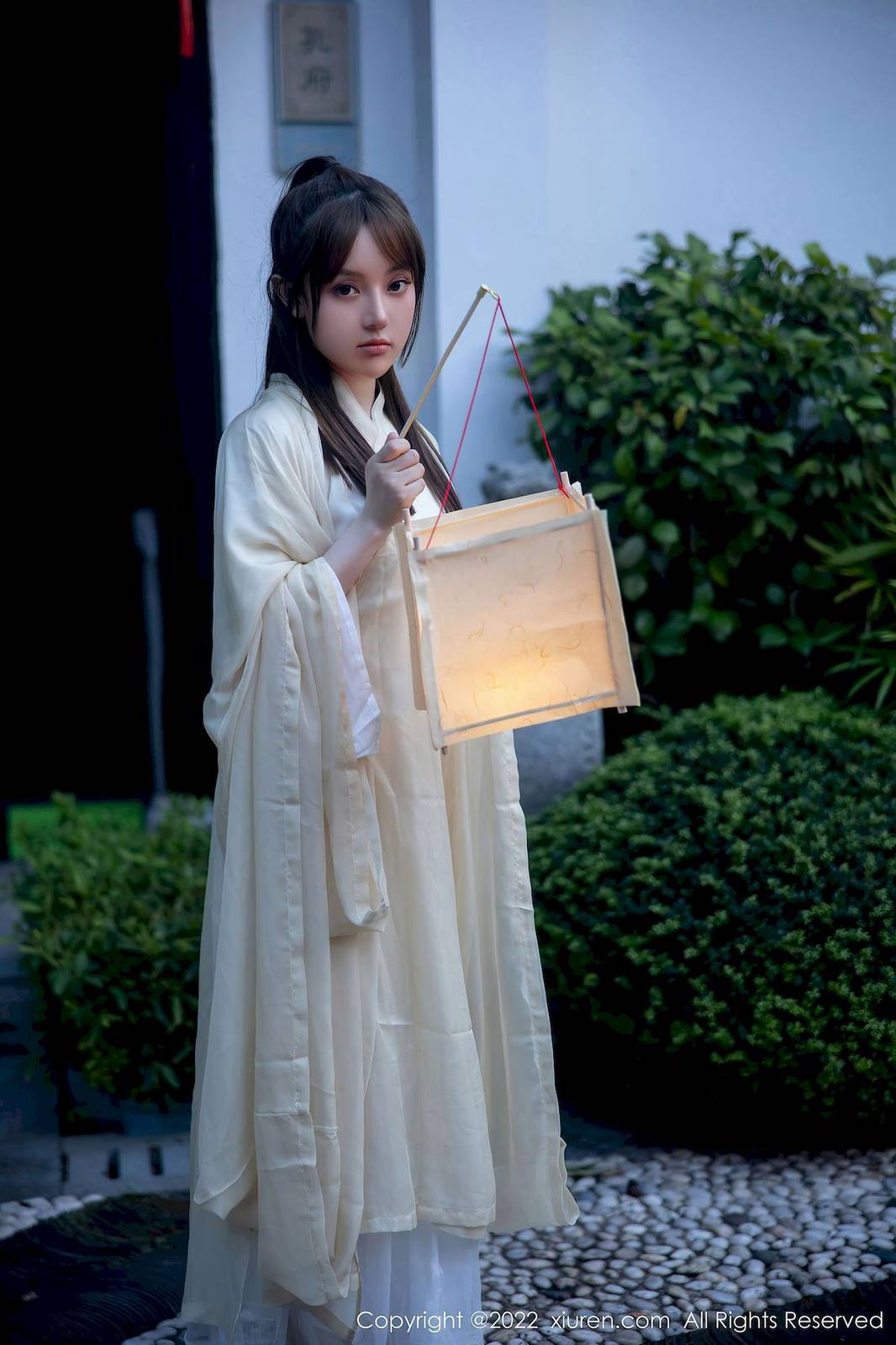 秀人网美女模特豆瓣酱白色古装服饰丰腴身材性感写真-25