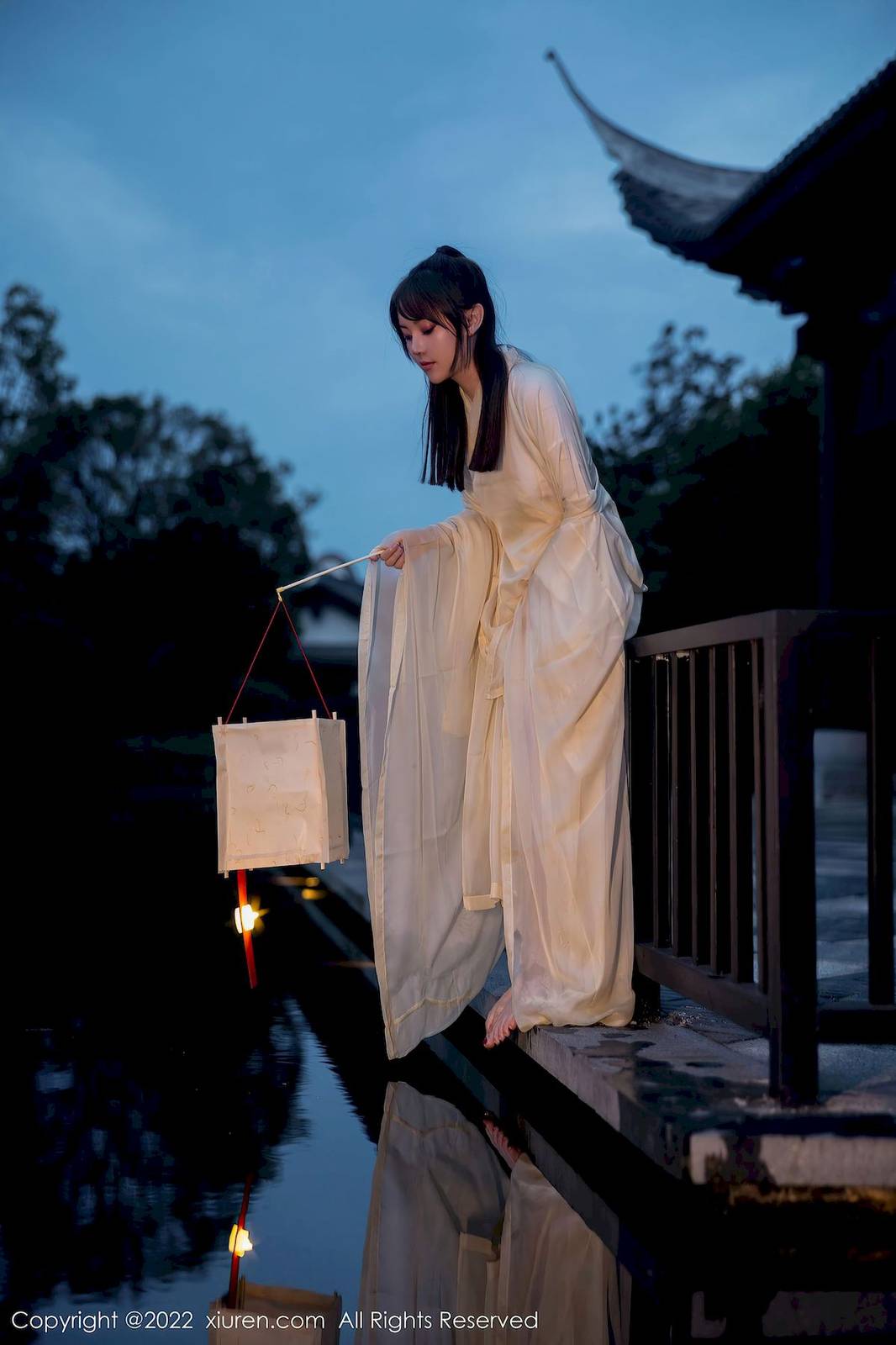 秀人网美女模特豆瓣酱白色古装服饰丰腴身材性感写真-33