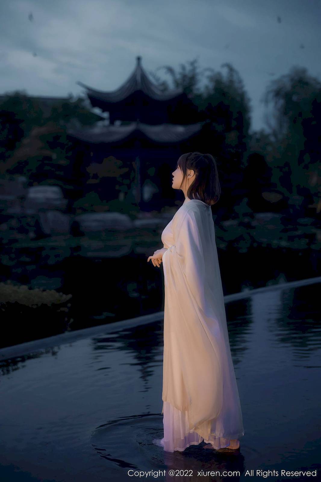 秀人网美女模特豆瓣酱白色古装服饰丰腴身材性感写真-40