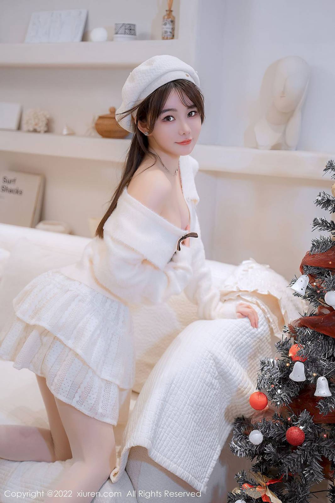 秀人网美女模特婠婠么毛线上衣搭配白色丝袜性感写真-7