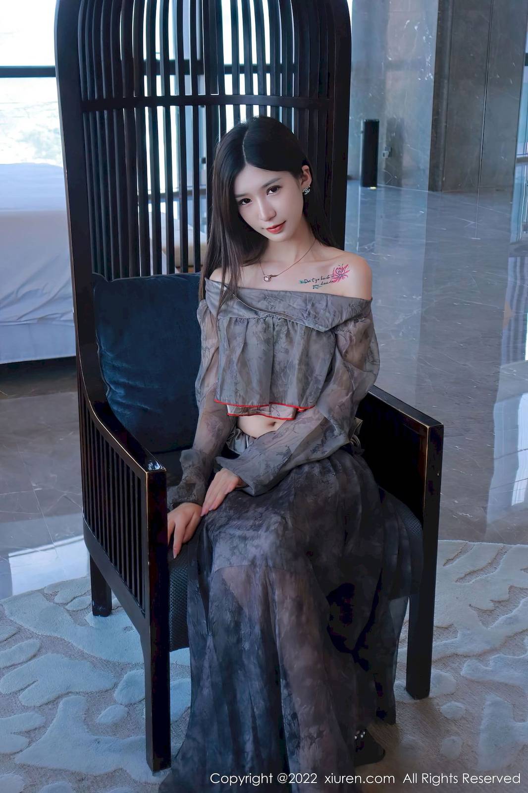 秀人网美女模特hebe韩心雨暗灰上衣长裙套装香格里拉旅拍-5