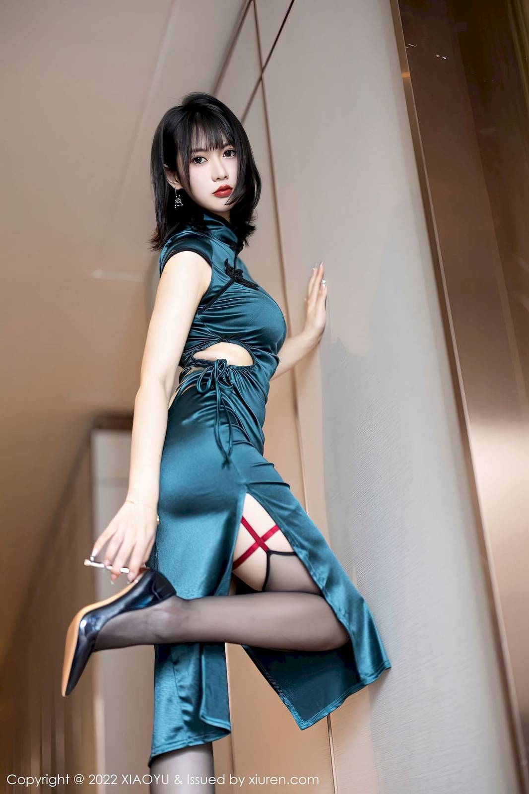 语画界短发美女林子遥深色旗袍搭配魅惑黑丝性感写真-7