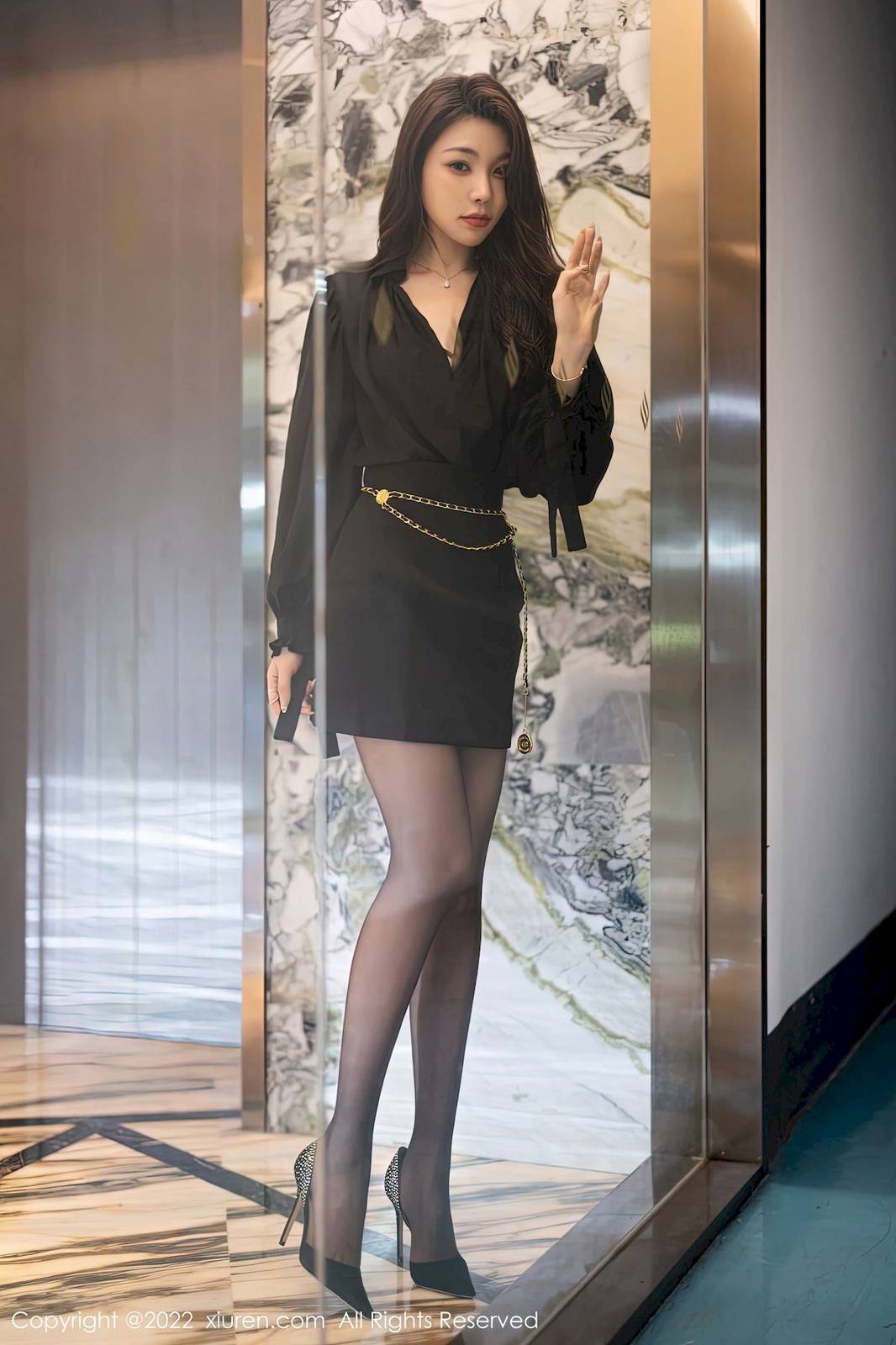 秀人网性感女神徐莉芝Booty黑色上衣黑色短裙娇美写真-37