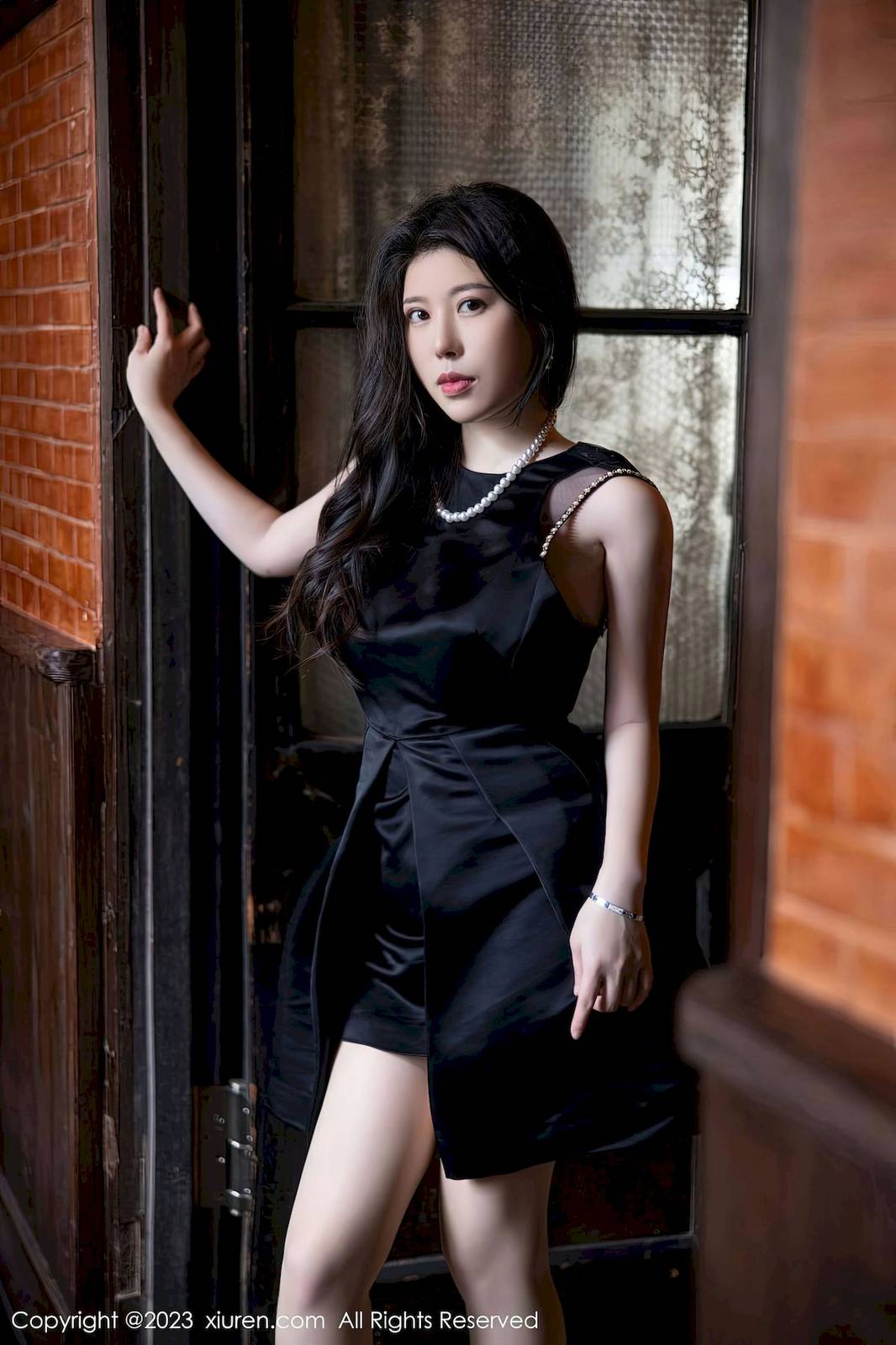 秀人网美女模特白茹雪Abby黑色连衣裙原色丝袜性感写真