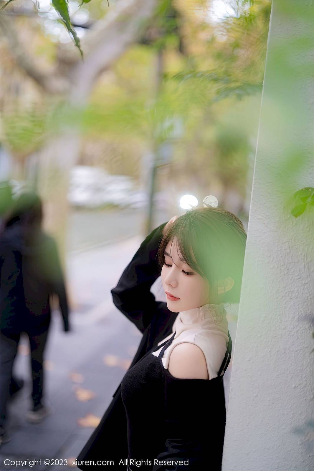 秀人网美女模特婠婠么黑色上衣搭配黑丝皮裙性感写真-8