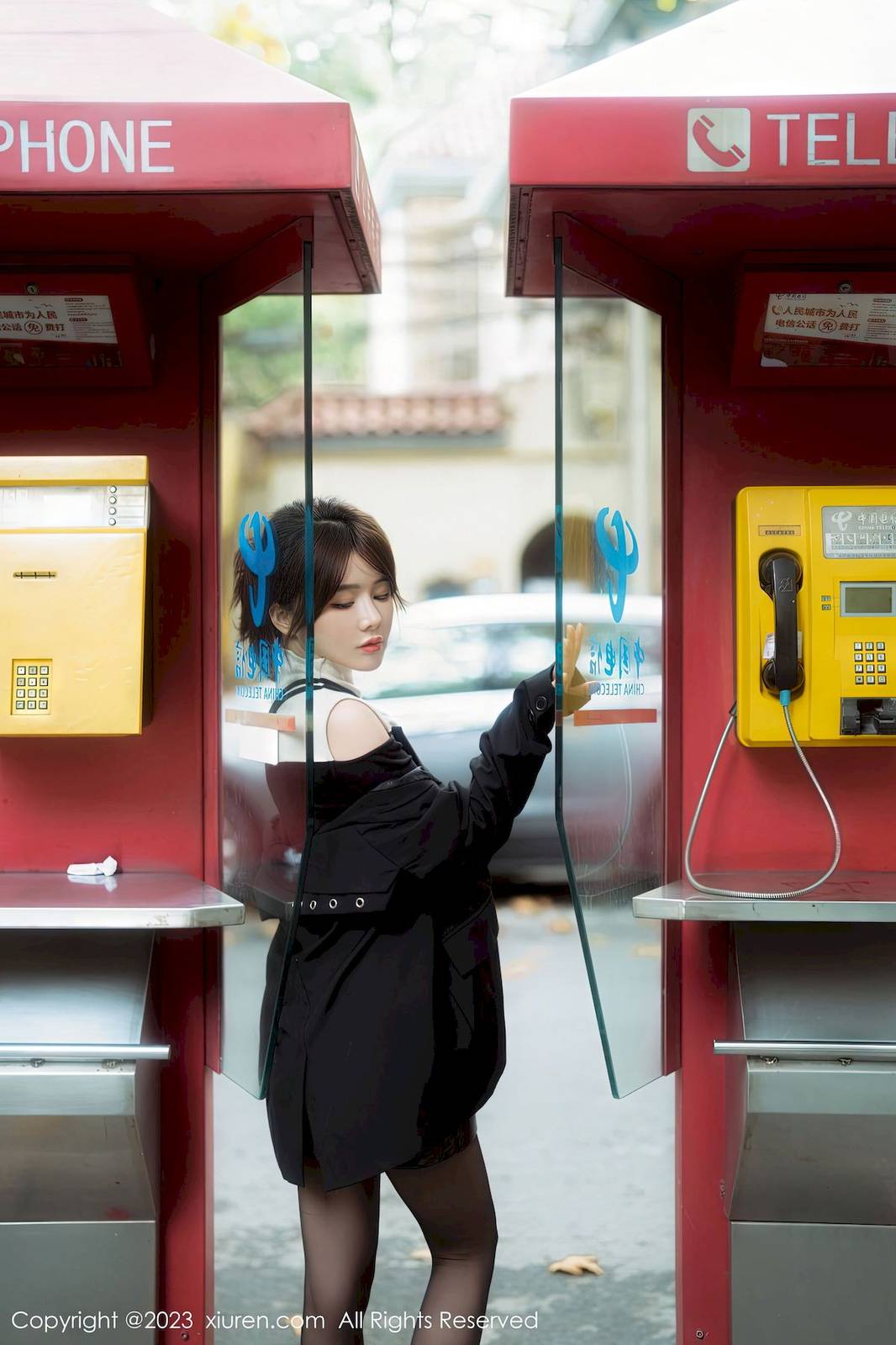 秀人网美女模特婠婠么黑色上衣搭配黑丝皮裙性感写真-12