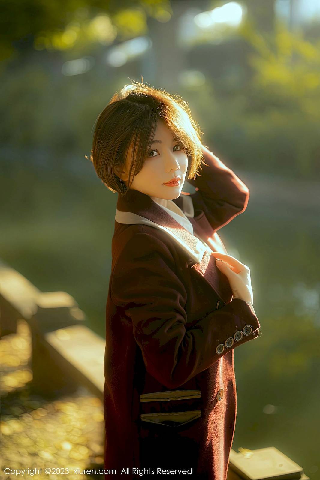 秀人网美女模特婠婠么暗红色外衣搭配黑丝短裙性感写真