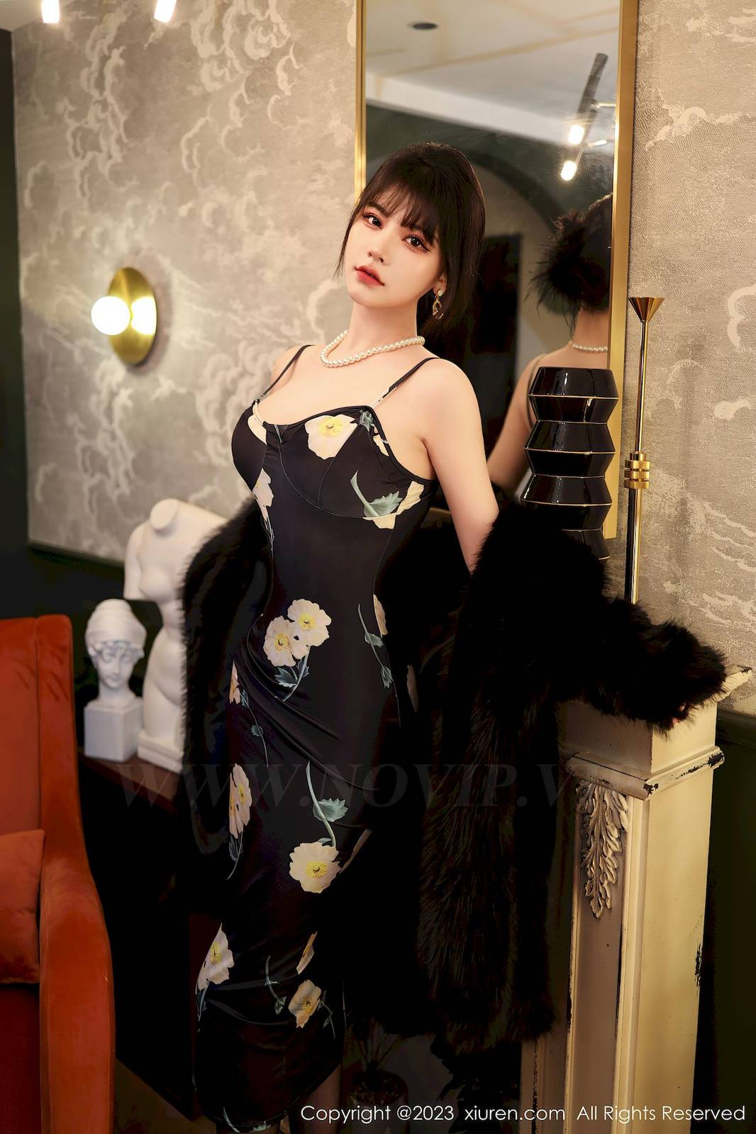 秀人网新人嫩模桃桃子_黑色花朵图案长裙黑丝性感写真-7